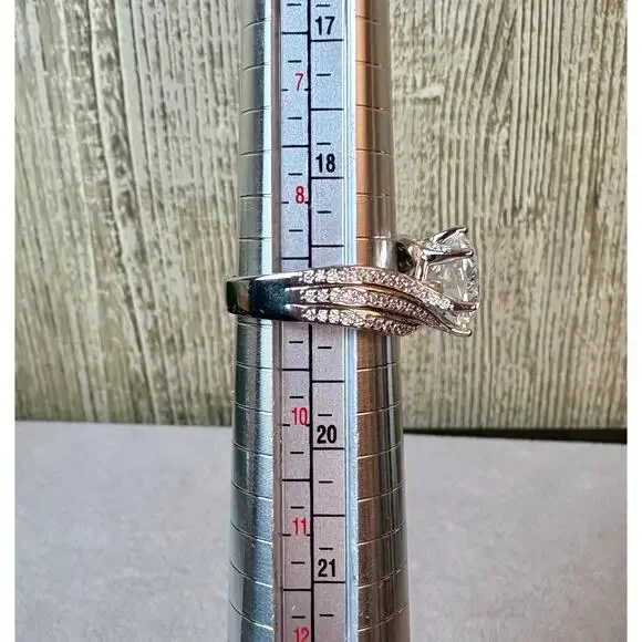 8CT D VVS1 Graded Moissanite Ring – AU750 –Sz.9 - Picture 6 of 10